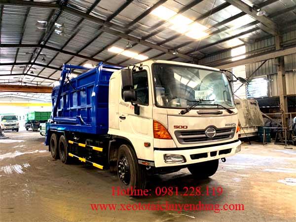 Xe chở bùn 10 khối Hino FM 3 chân cơ cấu thùng lúc lắc