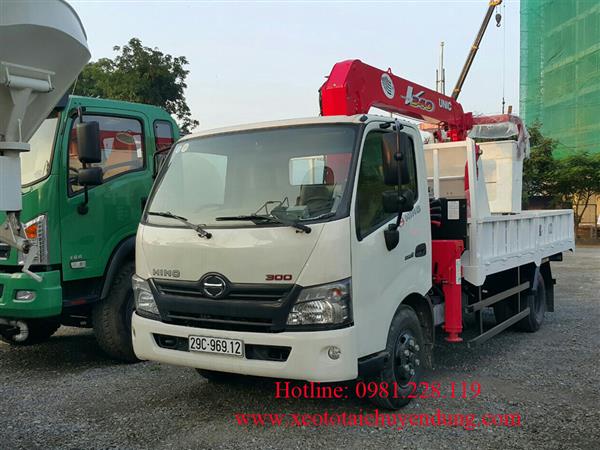 Xe thang nâng người làm việc trên cao Hino XZU720 gắn cẩu Unic V345