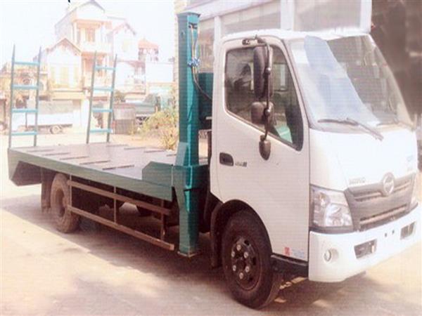 Xe nâng đầu chở máy công trình Hino XZU730