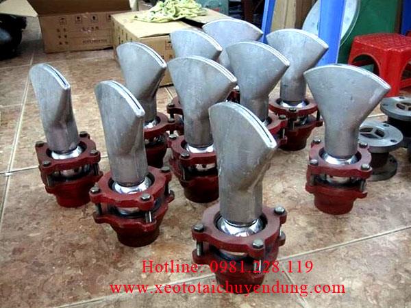 Béc mỏ vịt xe phun nước rửa đường có khớp bi chỉnh hướng