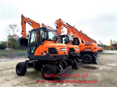 Máy Xúc Đào Bánh Lốp Mini Doosan DX55W