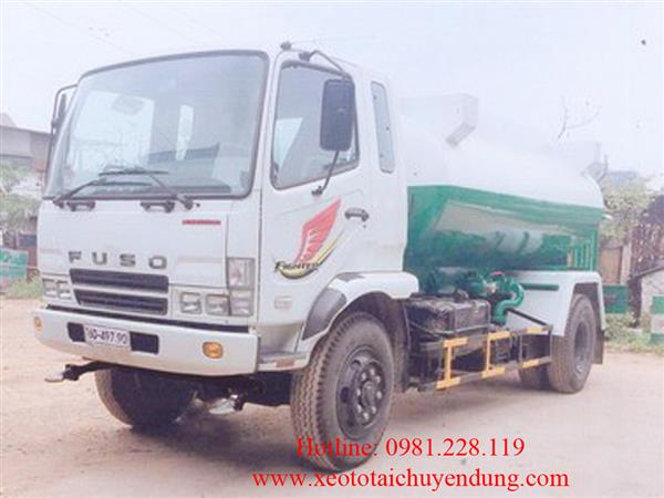 Xe phun nước rửa đường 9,5 khối Fuso