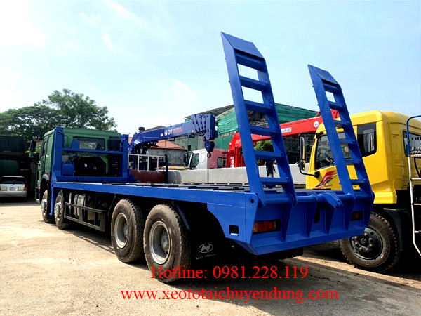 Xe nâng đầu 15 tấn Howo 4 chân 