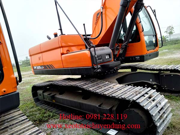 Máy dào bánh xích Doosan DX225