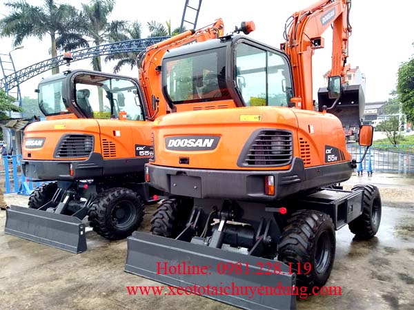 Máy Đào Bánh Lốp Doosan DX55W