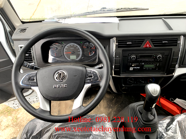 Nội thất cabin xe nâng đầu 8 tấn Dongfeng D8