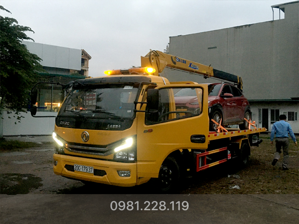 Xe cứu hộ 3 chức năng Dongfeng sàn trươt 2.250 Kg