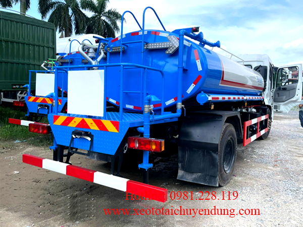 Hệ thống phun nước phía sau xe tưới nước 9 khối